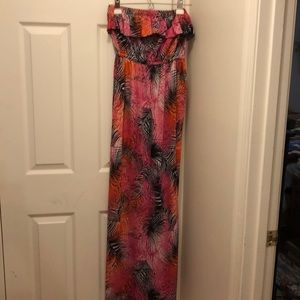 BOGO 50% off 
Women’s size medium maxi dress